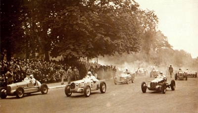 The first post-war race meeting was held in the Bois de Boulogne, Paris on the 9th September, 1945