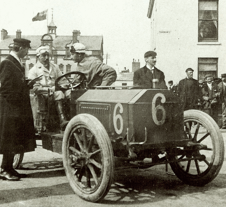 The 55 hp Napier of Earp at the 1904 Gordon Bennett elimination trials on the Isle of Man