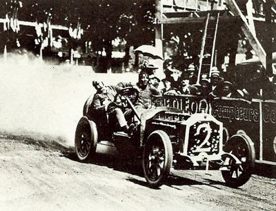 Maurice Fournier rounds a tight left hand corner during the 1911 race