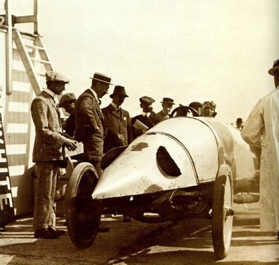 A streamlined 15.9 liter Diatto at Brooklands in June 1910