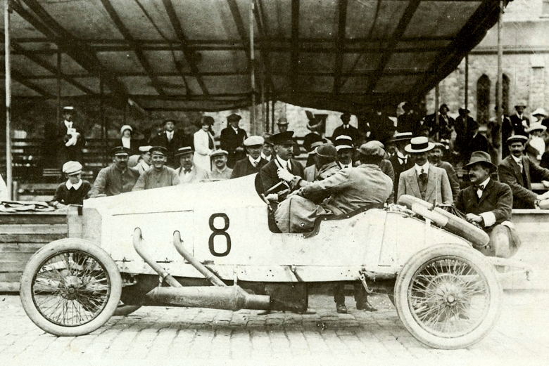 A 1912 Mercedes and crew wait at the pits prior to the start of the Belgian Grand Prix
